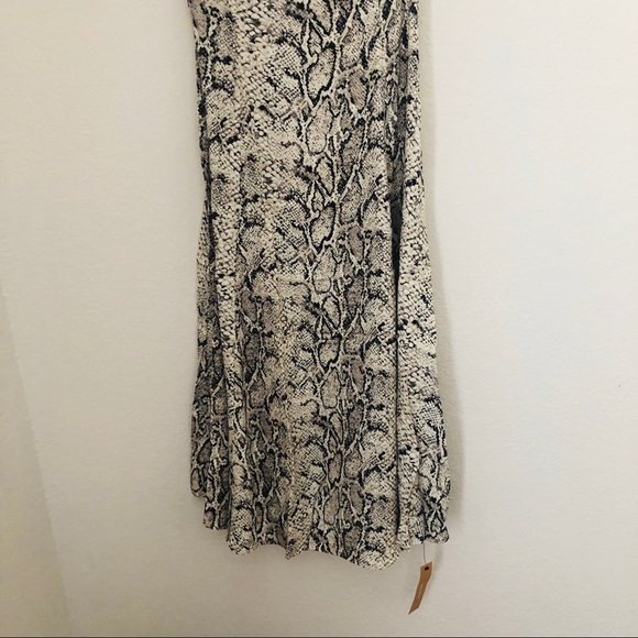 Reformation Vollare Dress in Rattlesnake - Picture 7 of 7